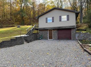 2180 Colfax Rd, Fairmont, WV 26554