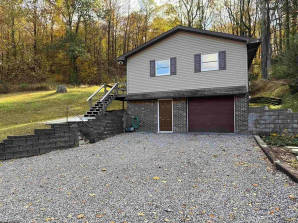 2180 Colfax Rd, Fairmont, WV 26554
