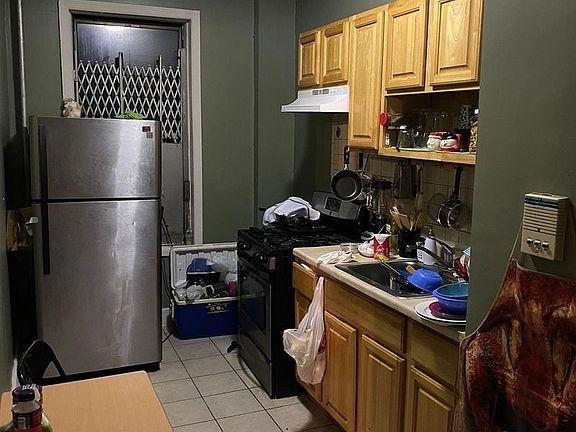 2nd image of 1058 Morris Ave APT 3