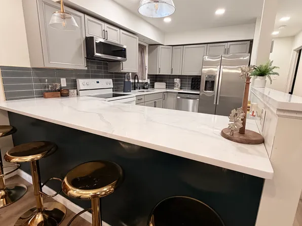 7369 Ventnor Dr, Tobyhanna, PA 18466