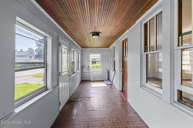 5th image of 210 Menand Road