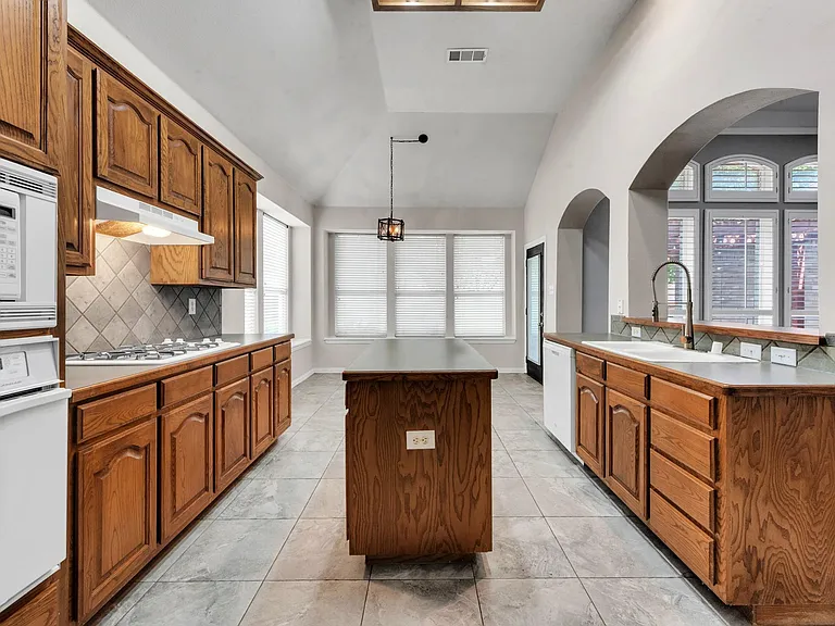 6008 Rock Ridge Dr — Photo 9