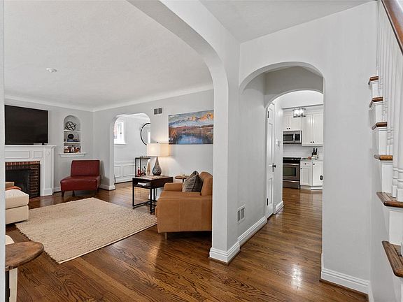 4th image of 305 Park Ave
