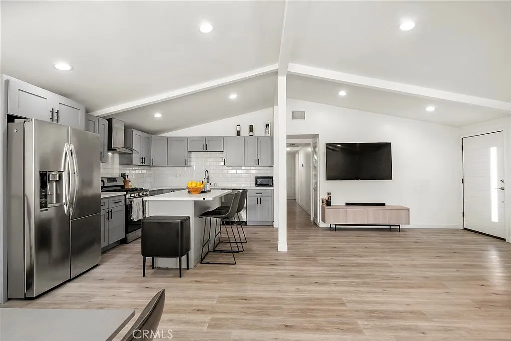 3 bed, 1170 sqft, $4,500 — Photo 1