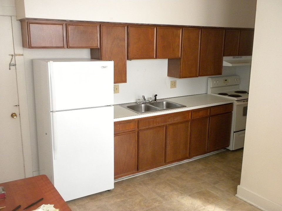 2nd image of 108 E Woodruff Ave