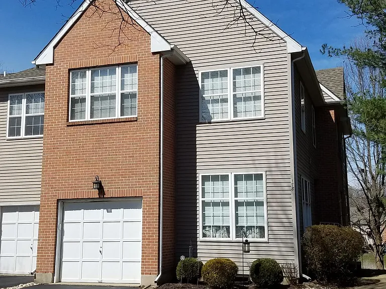 178 Queensbury Pl — Photo 1
