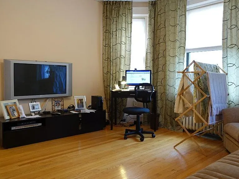6 Sutherland Rd #33 — Photo 1