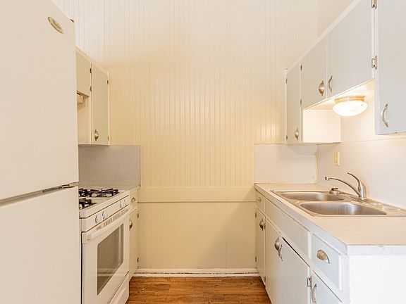 5th image of 1312 Marshall St #A