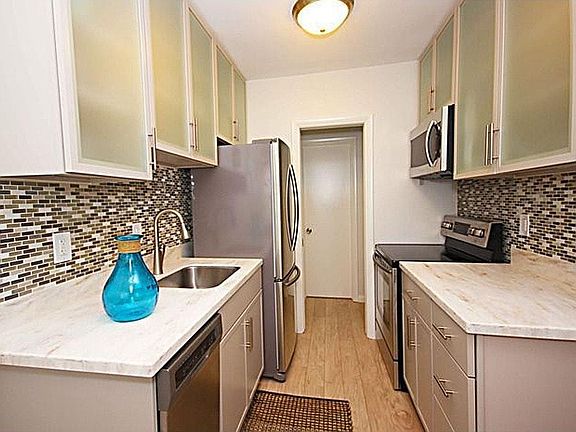 3rd image of 542 4th Ave S #5