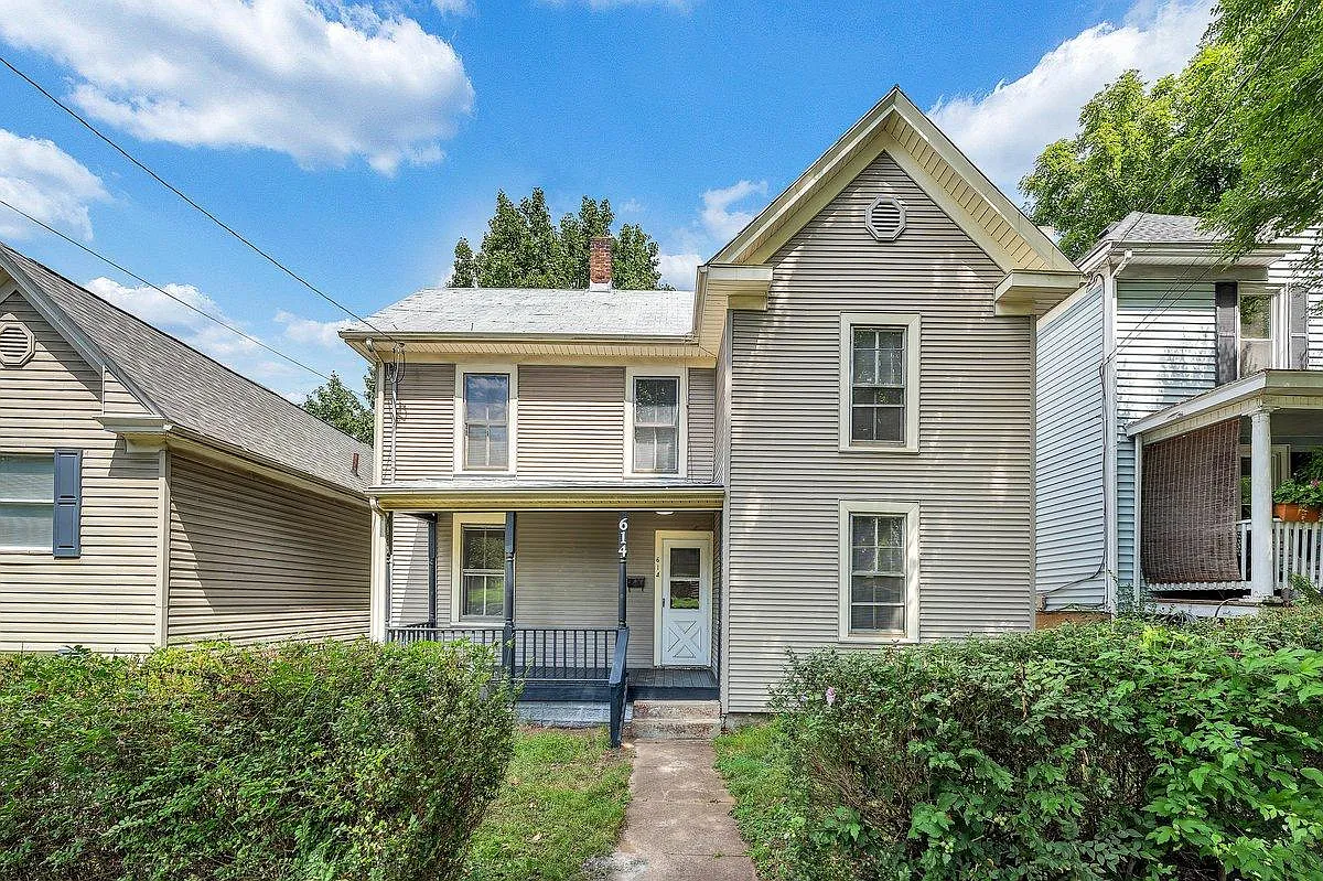 614 Elm Ave SE — Photo 1