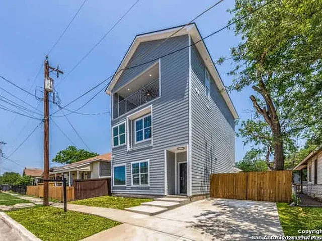 4 bed, 4.0 bath, 2665 sqft, $3,600 — Photo 2