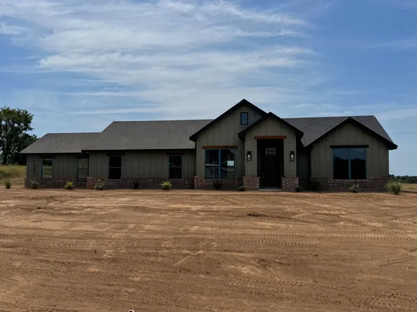 1097 Colt Rd, Springtown, TX 76082