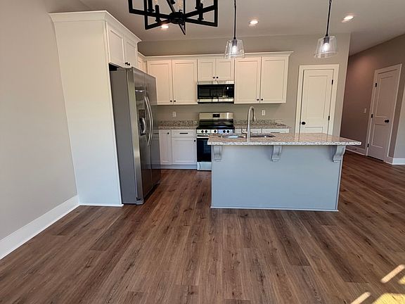 5th image of 113 Stone Dr #A