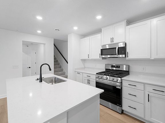 4th image of 21612 Magnolia Way