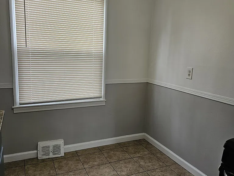 528 E Dallas Ave — Photo 20