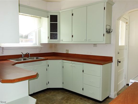 5th image of 34 E Rosewood Ave
