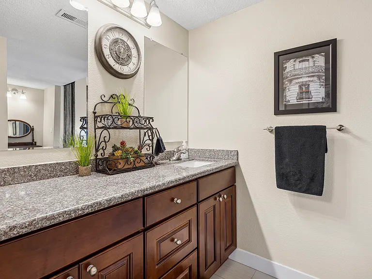 2508 Navarra Dr #402 — Photo 29