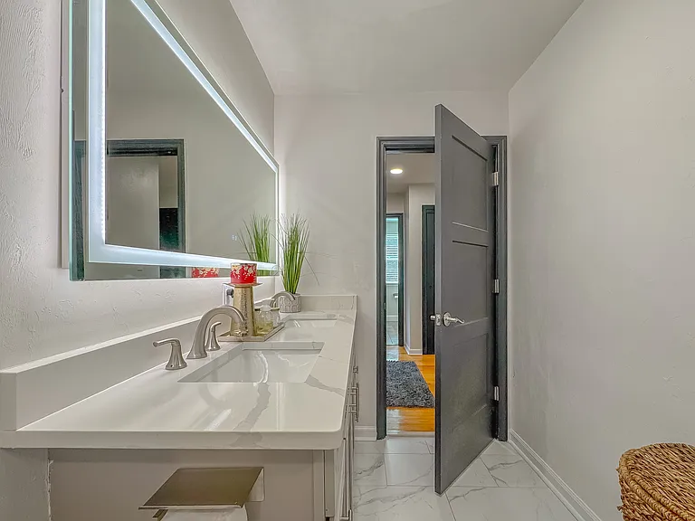 1044 Seminole Dr — Photo 10