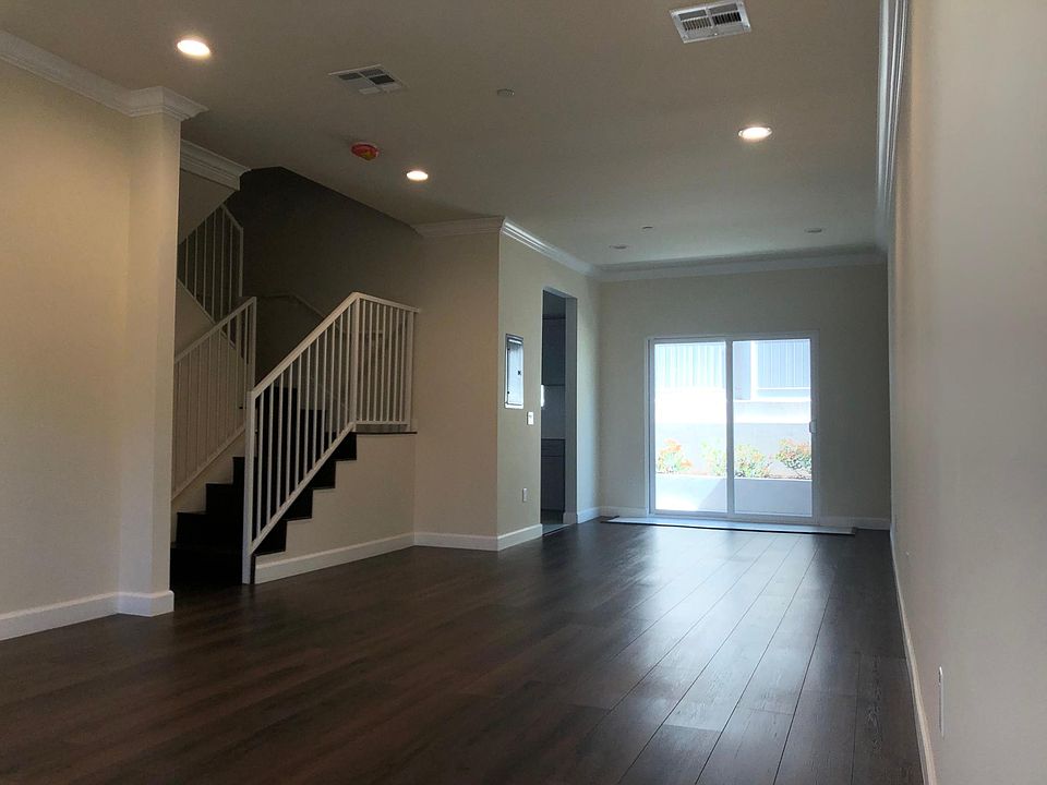 1st image of 1137 Melrose Ave #3
