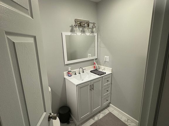 5th image of 959 Wyoming Ave #1STFLOOR