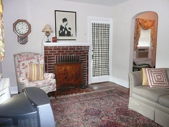 3rd image of 1400 Oakwood Ave