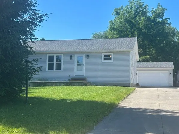 2372 Triplett Blvd, Akron, OH 44312