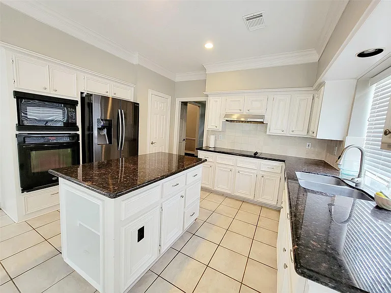 4831 Whitby Cir — Photo 6