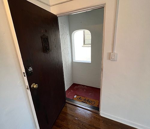 4th image of 8214 Norton Ave #8216-1/2