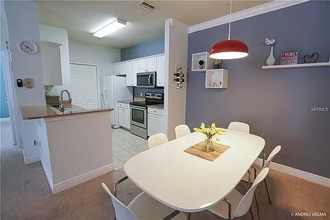 Building Photo - 1300 Eastern Pecan Pl #204
