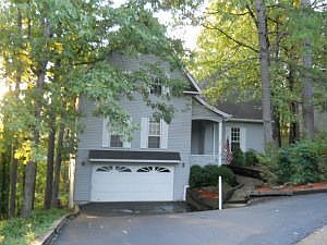 2nd image of 208 Canterbury Cir