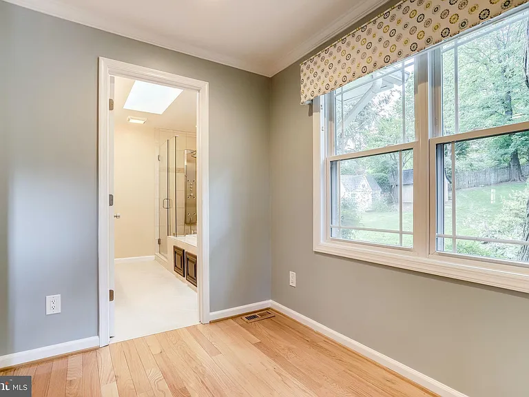 4894 Williamsburg Blvd — Photo 19