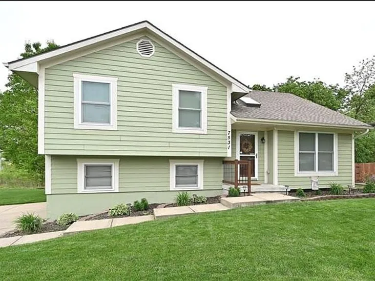 7531 N Kentucky Ave — Photo 1