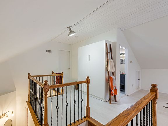 45th image of 442 Lakeview Cir