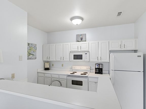 5th image of 1600 Long Grove Dr Unit 1112