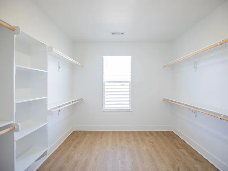 136 S Broyles Ave — Photo 17