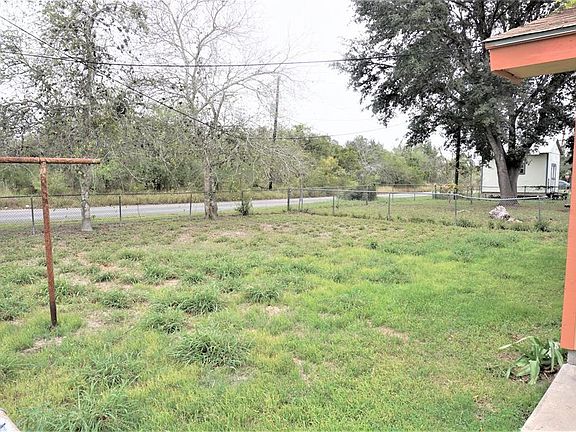 4th image of 601 Everett Cir