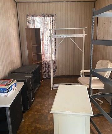 5th image of 652 W Merchant St