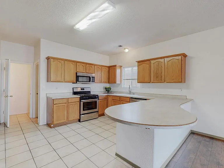 7309 Boxwood Ave NE — Photo 6