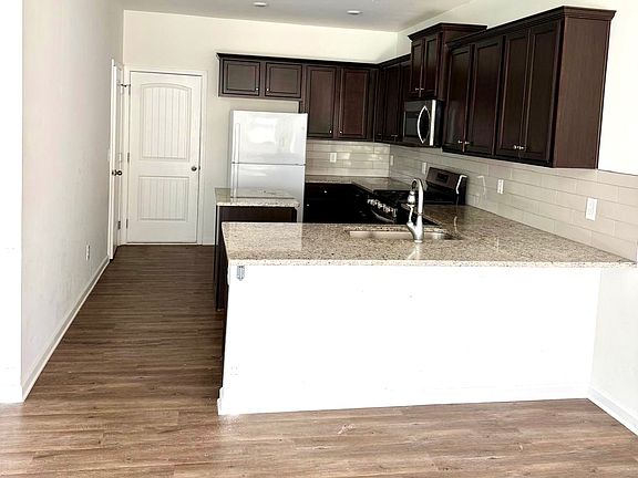 5th image of 88 Shelter Ln E