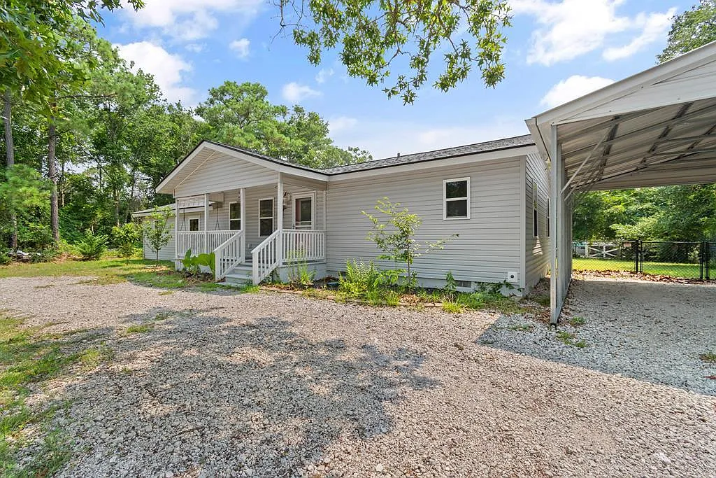 3 bed, 1.5 bath, 1321 sqft, $2,000 — Photo 2