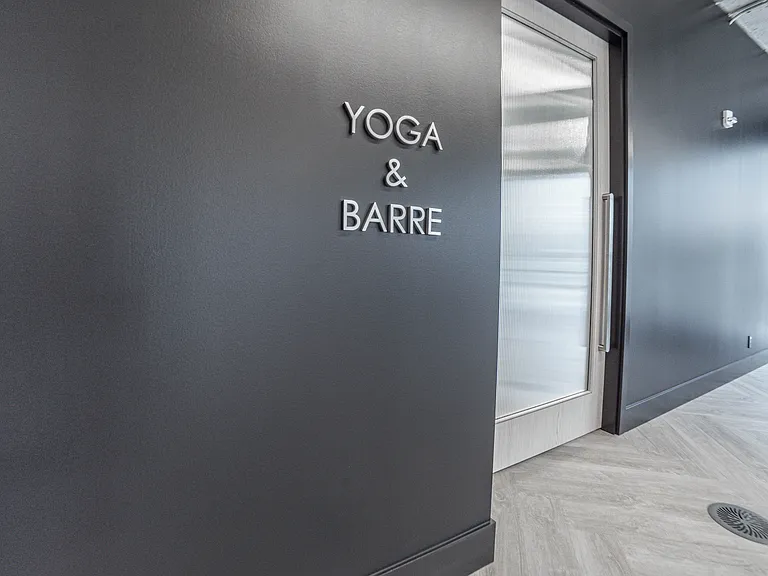 Calgary House — Photo 21