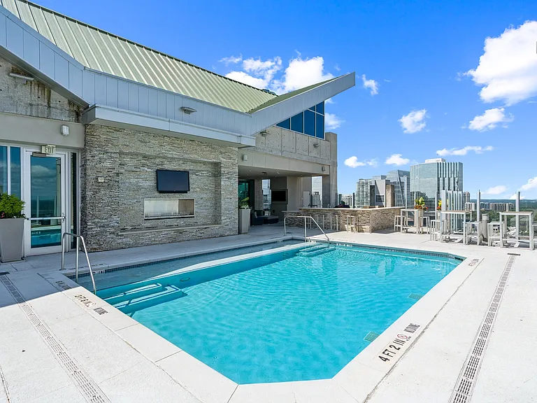 SkyHouse Buckhead — Photo 8
