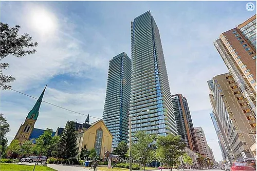 1080 Bay St Photo 1