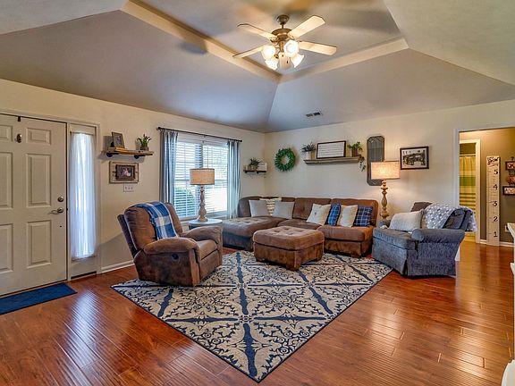 3rd image of 414 W Pinewood Ct