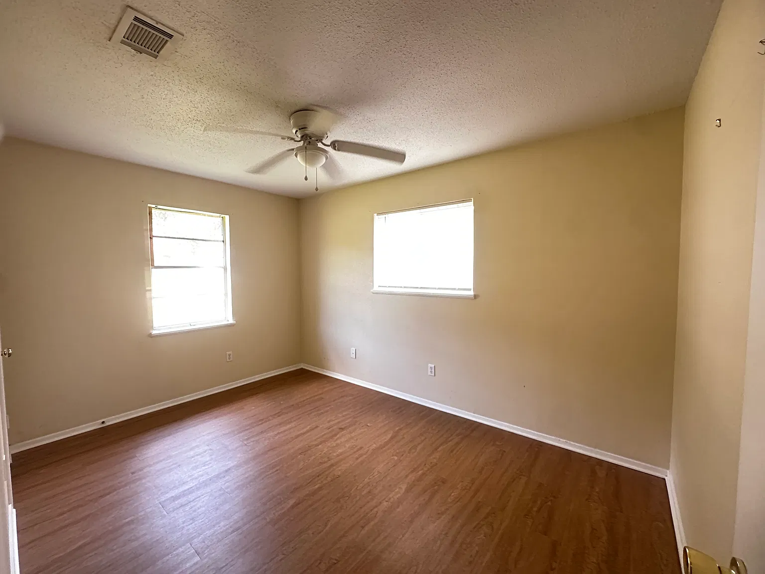 3 bed, 1.5 bath, 1000 sqft, $950 — Photo 3
