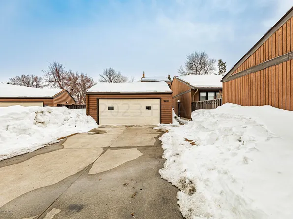 2312 15th St S #C-14, Fargo, ND 58103
