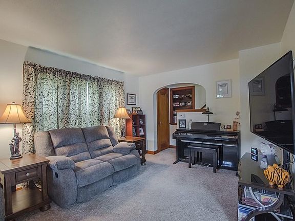 2nd image of 513 Cline Ave