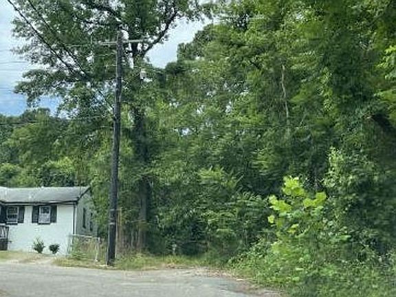 Exterior Neighborhood (street photo)