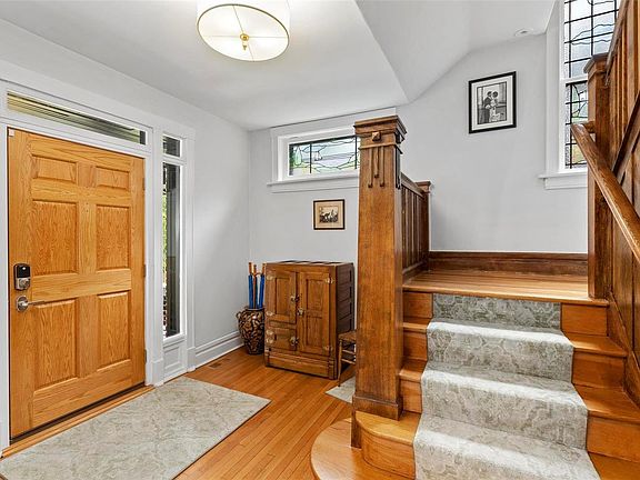 5th image of 7066 Kingsbury Blvd