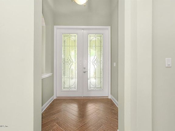 3rd image of 1621 Sugar Loaf Ln